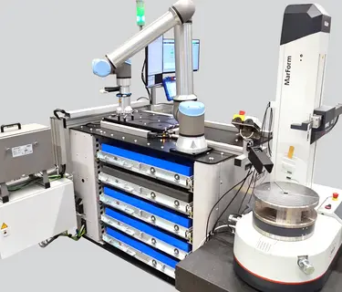 Mahr Engineered Solutions（MES）随后为巴伐利亚的一家测量、控制和驱动技术公司实现了现有 MarForm MMQ 400 形状测量设备的自动化。