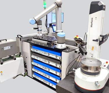 Mahr Engineered Solutions（MES）随后为巴伐利亚的一家测量、控制和驱动技术公司实现了现有 MarForm MMQ 400 形状测量设备的自动化。