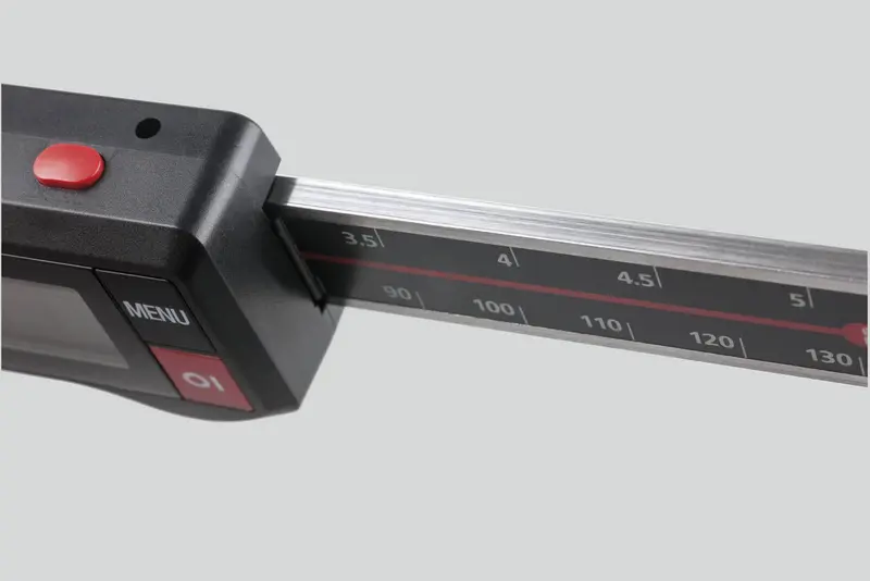 这是 MarCal 系列数显卡尺的时尚特写。